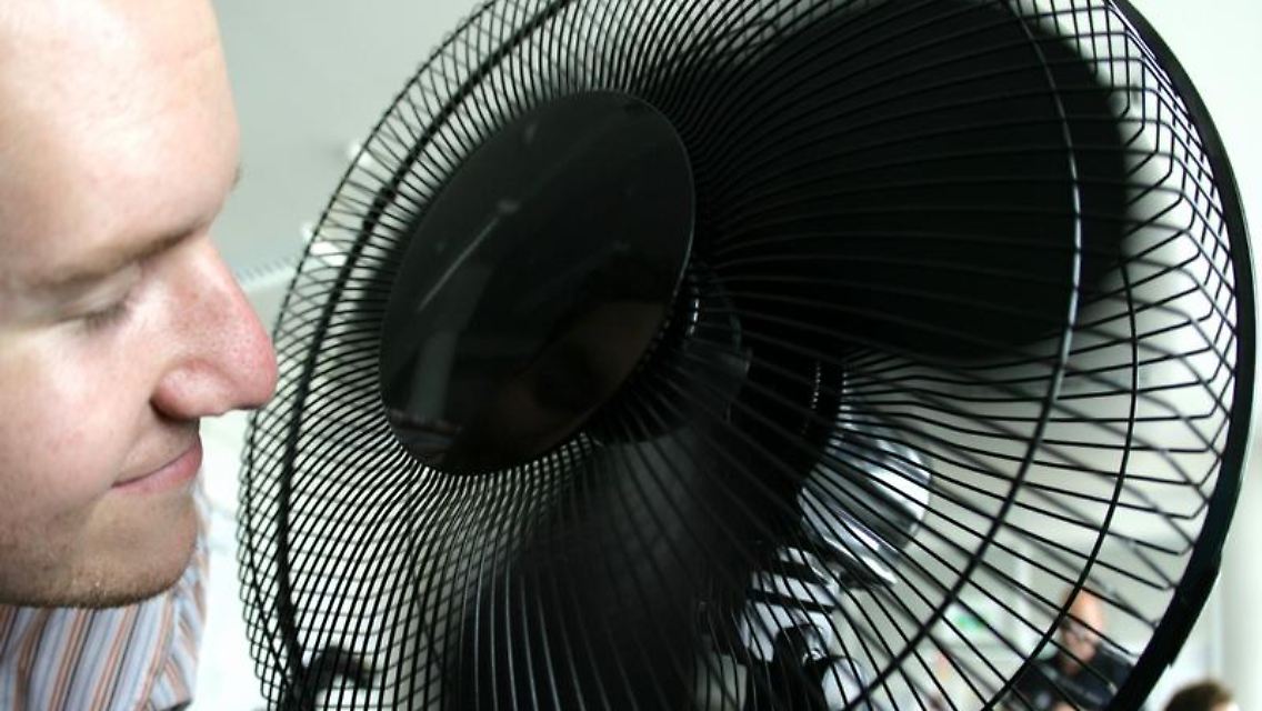 Der Arbeitgeber muss für eine nicht gesundheitsgefährdende Raumtemperatur sorgen.