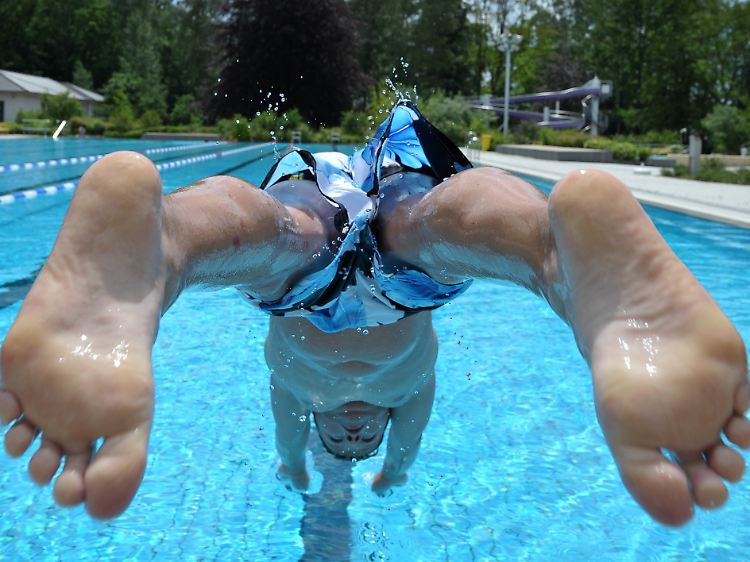 Für das Schwimmvergnügen werden viele Bürger bald mehr Geld bezahlen müssen.
