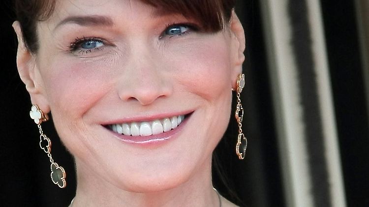 Die französische "Vogue" druckt 24 Seiten mit Carla Bruni-Sarkozy.
