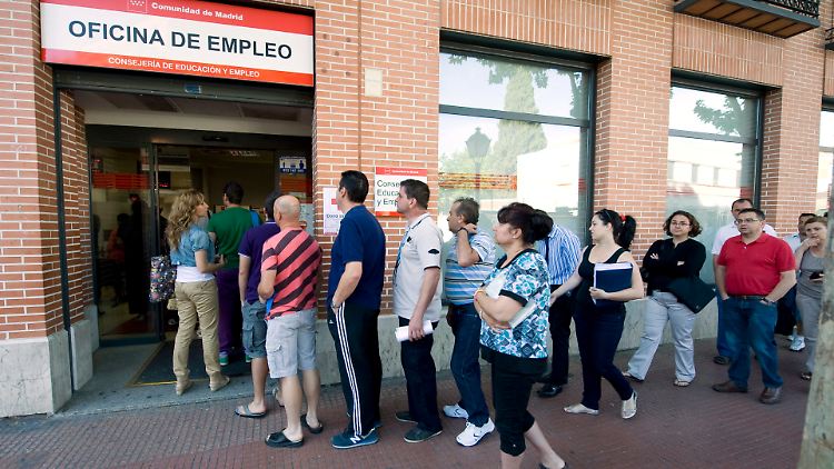 Hoher Andrang an den spanischen Arbeitsämtern.