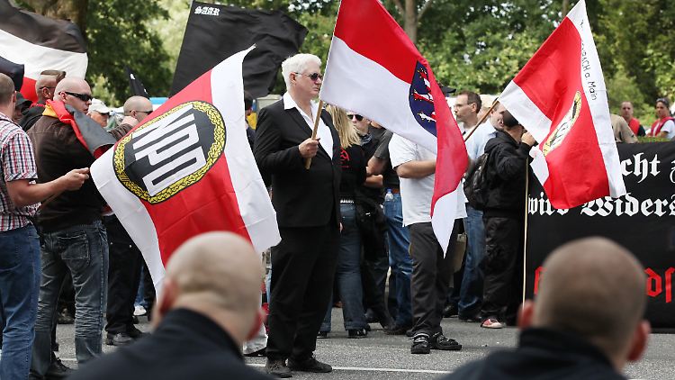 Laut Verfassungsschutzbericht hat die rechtsextreme NPD rund 6.300 Mitglieder - Tendenz sinkend.
