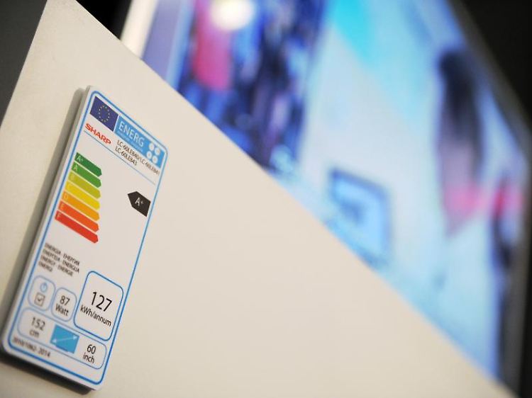 Begrenzt hilfreich: Das Energielabel soll Verbraucher vor besonders stromhungrigen Fernsehern warnen. Der Standby-Betrieb wird darauf aber nicht berücksichtigt.