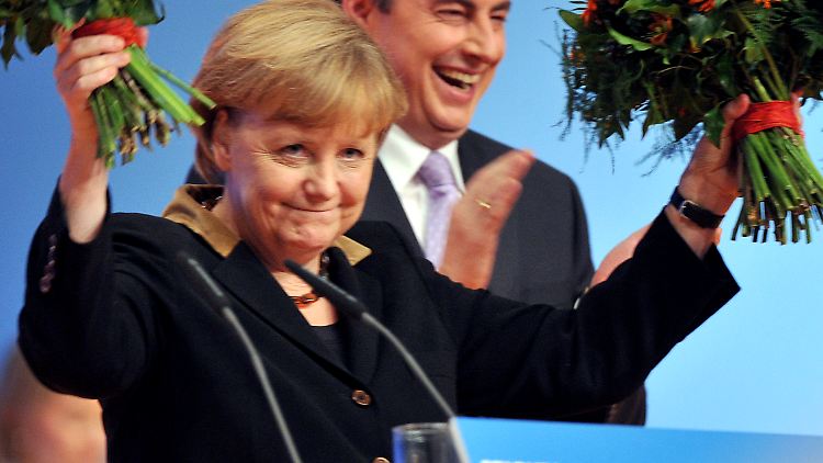Angela Merkel erhält fast 98 Prozent der Stimmen - so viele wie nie zuvor.