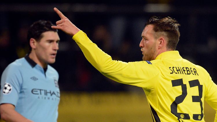 Julian Schieber lässt Dortmund jubeln.