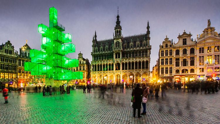 Brüssel könnte beim Wettbewerb um den hässlichsten Weihnachtsbaum der Welt ganz vorn mitspielen.
