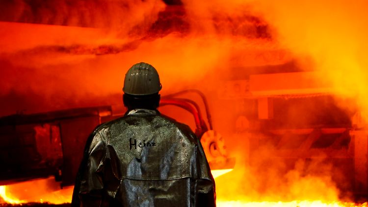 Bei ThyssenKrupp brennt's: Verluste in Amerika, Klagen und nun müssen drei Vorstände gehen.