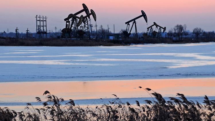 Wenn die USA weniger verbrennen, fällt der Preis: Nickende Pferdekopfpumpen am Daqing-See im Nordosten Chinas.