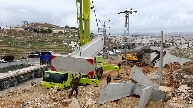 Mit der Bebauung von E1 würde auch der Grenzzaun, die Mauer um die israelischen Siedlungen, verlängert.