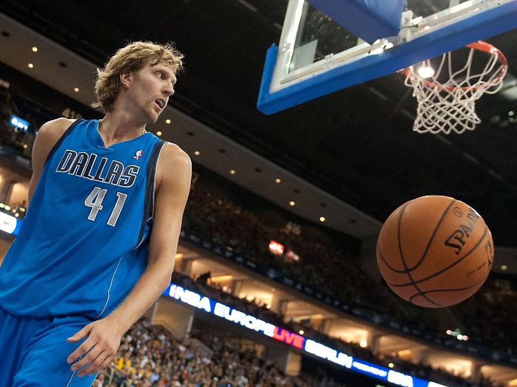 Dirk Nowitzki für die Dallas Mavericks auf dem Parkett? Darauf müssen der Ausnahmekönner und seine Fans noch eine Weile warten.