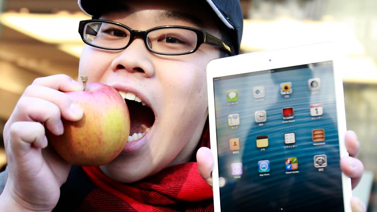 Diese Apple-Kunde freut sich über die sinnfällige Symbolik - und über sein neues iPad "mini".