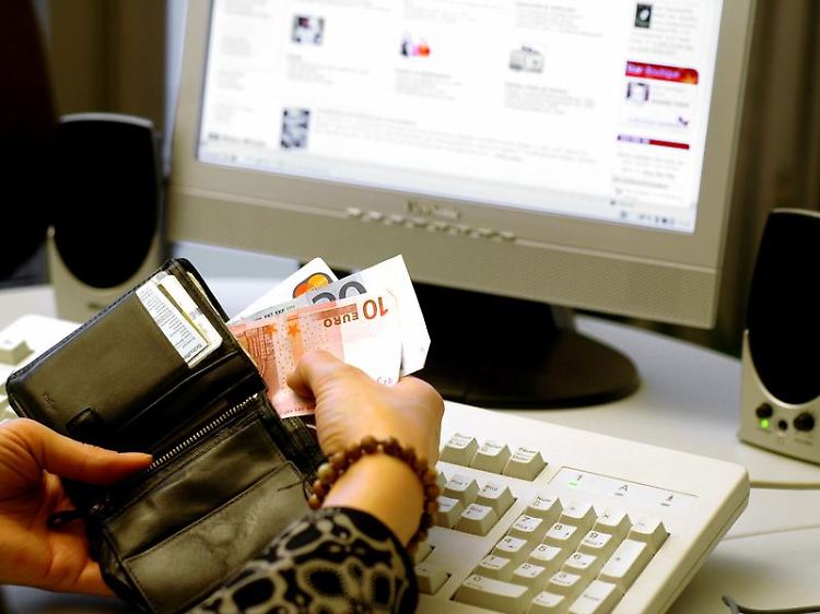 Spezielle Onlineportale kombinieren den Einkauf mit einer Spende. Verbraucherschützer halten nicht viel von dieser Variante.