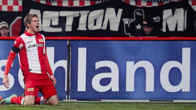 Simon Terodde erzielt beide Union-Treffer gegen Kaiserslautern.