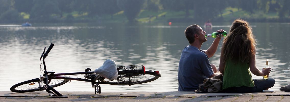 Der Aasee in Münster ist von einem sechs Kilometer langen Uferweg und einer Wiesen- und Parklandschaft umgeben.