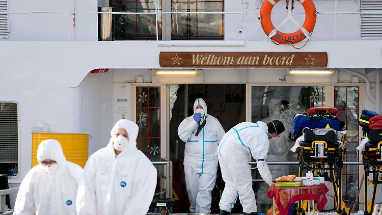 Die Passagiere wurden im Laufe des Tages in Krankenhäuser gebracht.