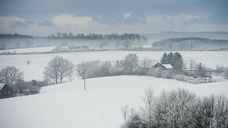 Blick vom Rodelberg in Schönwalde am Bungsberg in Schleswig-Holstein - dem nördlichsten Skilift Deutschlands.