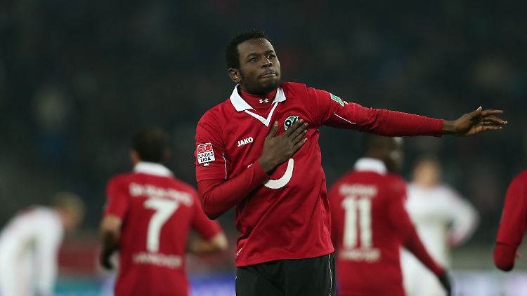 Mame Diouf, Torjäger von Beruf und gegen Leverkusen als solcher erfolgreich. Er traf zum zwischenzeitlichen 2:1.