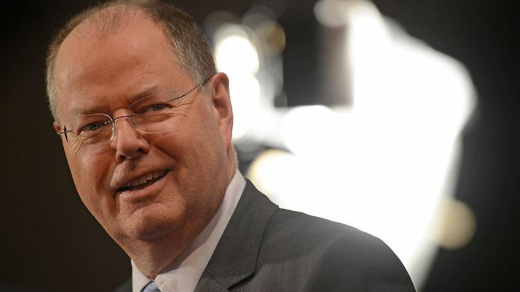 Jetzt gilt's: In elf Monaten will Peer Steinbrück Kanzlerin Angela Merkel ablösen.