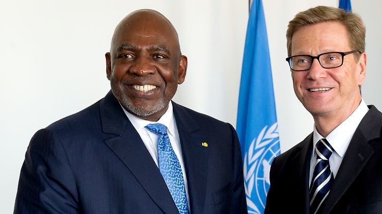 Cheick Modibo Diarra mit Bundesaußenminister Guido Westerwelle.