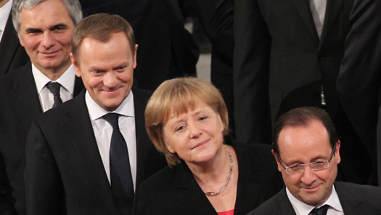 Österreichs Kanzler Werner Faymann, Polens Premier Donald Tusk, Angela Merkel und Frankreichs Präsident François Hollande bei der Verleihung des Nobelpreises.