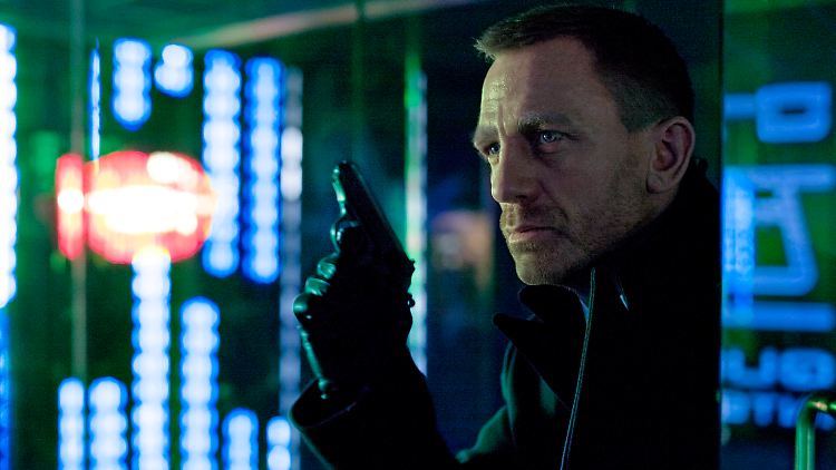 Daniel Craig alias James Bond zückt gerne mal die Wumme.