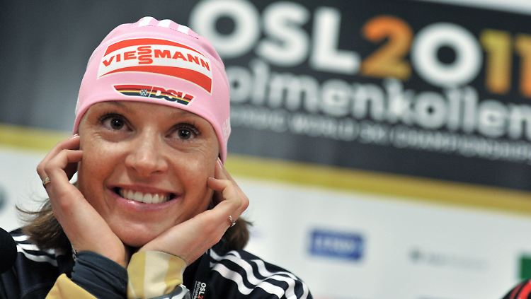 Im Langlauf ist Sachenbacher-Stehle schon die "Gold-Evi". Im Biathlon will sie es noch werden.