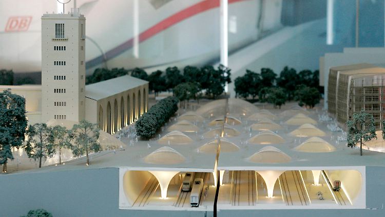 So oder jedenfalls so ähnlich soll der fertige Bahnhof einmal aussehen. 2025 soll das Bauprojekt nun abgeschlossen sein.