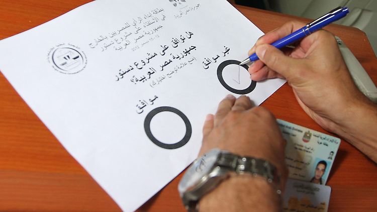Exilägypter bei der Stimmabgabe: Das Referendum hat begonnen.