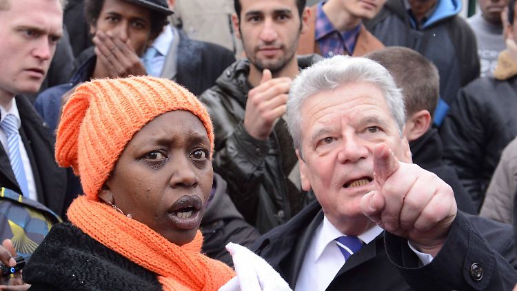135 Personen aus 26 Nationen leben in dem Heim in Bad Belzig: Das Schicksal so manch eines Flüchtlings überraschte Gauck.