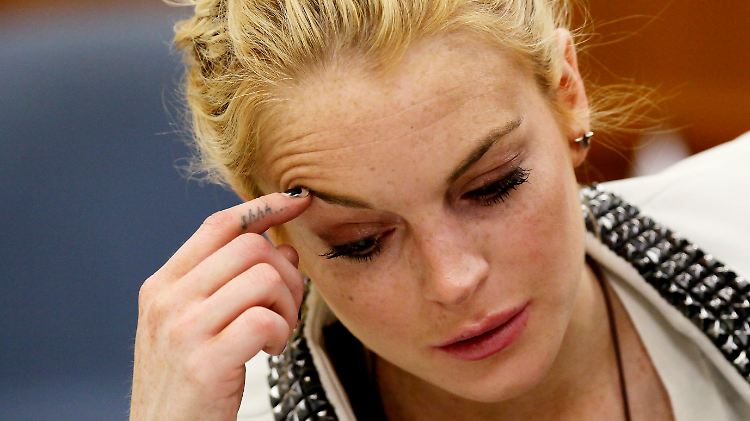 Lohan saß mehrmals wegen Delikten wie Trunkenheit am Steuer, Diebstahls und Drogenbesitzes im Gefängnis.