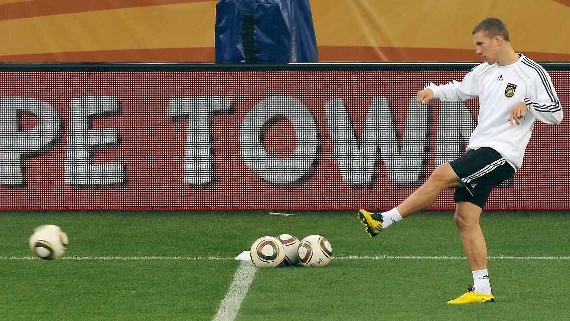 Beim Abschlusstraining am Ball und damit wohl auch gegen Argentinien dabei: Lukas Podolski.