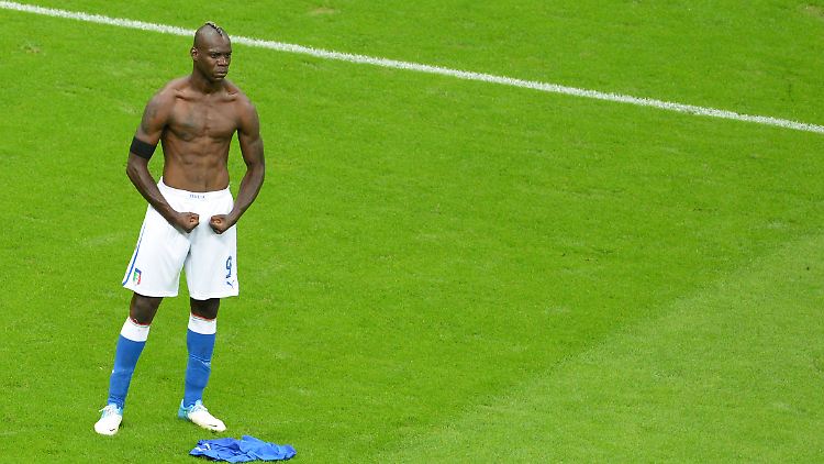 Mario Balotelli: Ein Fußballprofi, wie ihn sich Englands Boulevardpresse nicht besser wünschen könnte.