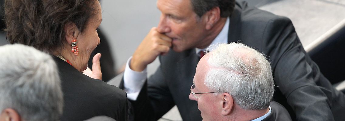 Klaus Ernst wirkt nach der Bundespräsidentenwahl nachdenklich.