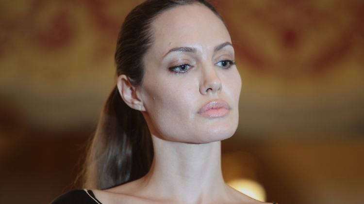 Der Tod ihrer Tante ist für Angelina Jolie eine traurige Bestätigung für ihre Entscheidung. 