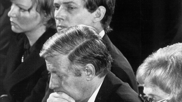 Schmidt und die Familie Schleyer bei der Trauerfeier für Hanns-Martin Schleyer.