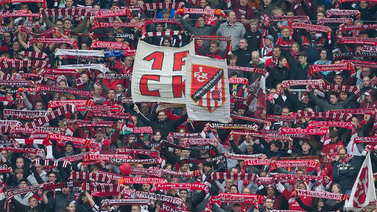 Sie wollen schweigen: Fans des 1. FC Kaiserslautern.