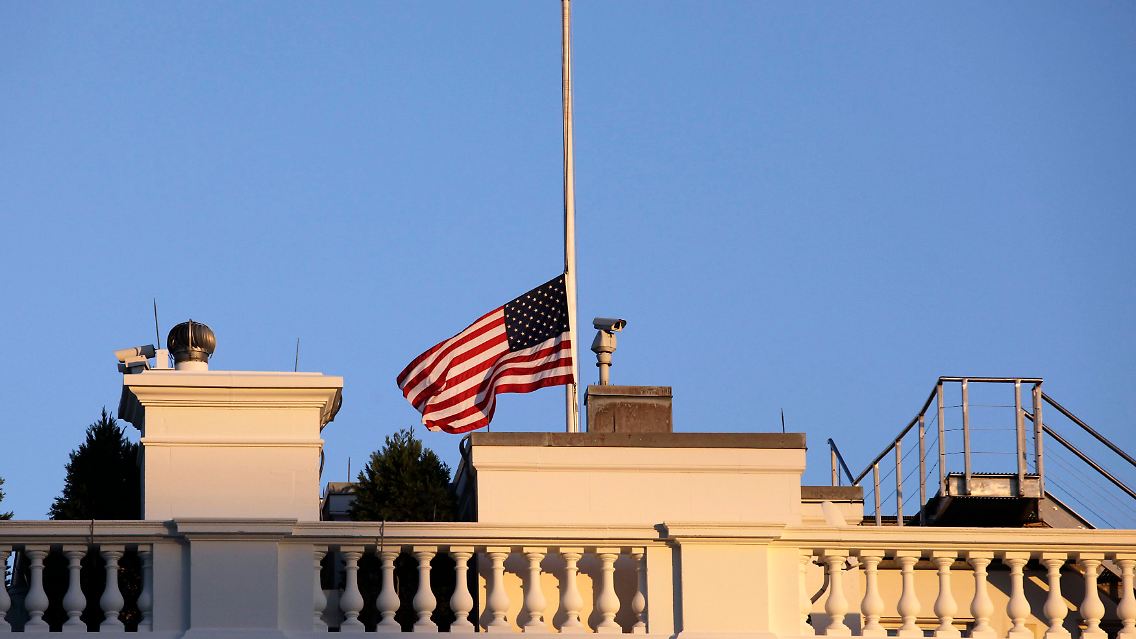 2012-12-14T230446Z_01_WASG10R_RTRMDNP_3_USA-SHOOTING-CONNECTICUT-PRESIDENT.JPG2902747482582870196.jpg