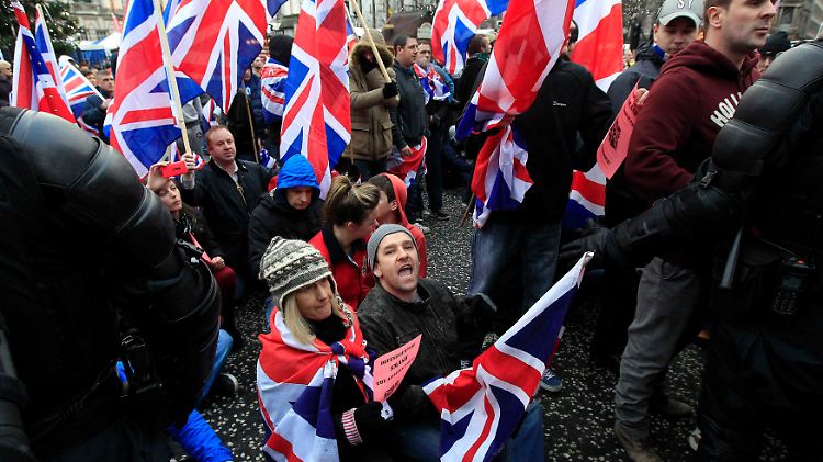 Europas letzter Glaubenskrieg zwischen pro-irischen Katholiken und pro-britischen Protestanten ist noch immer nicht völlig erloschen.