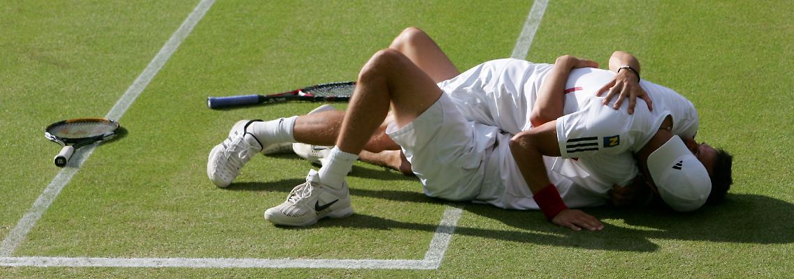 Unter seinem Partner Jürgen Melzer feiert Philipp Petzschner den Doppel-Titel in Wimbledon.