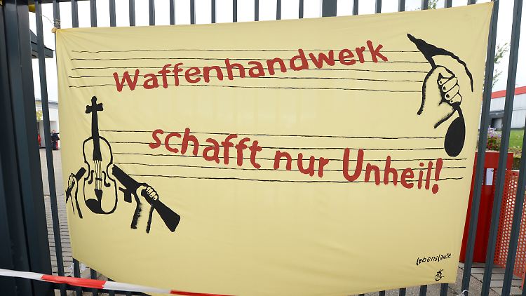 In Deutschland gibt es am dem 1. Januar 2013 ein zentrales Waffenregister. Vielen Kritikern geht das nicht weit genug.