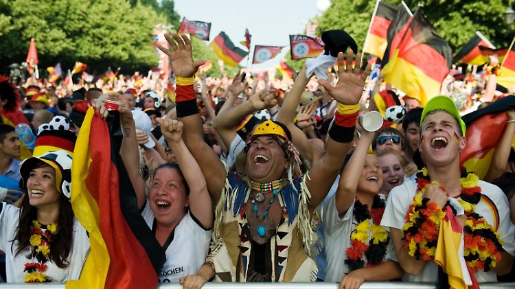 DEU_BB_FUSSBALL_WM_PUBLIC_VIEWING_HAL138.jpg5616515097147877442.jpg