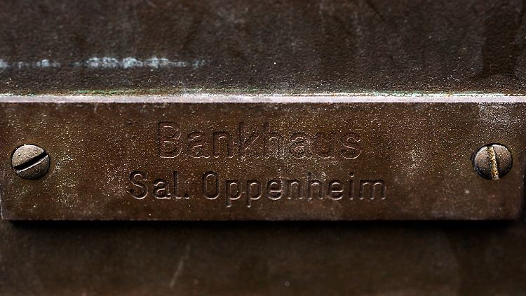 Mit einer Schadenersatzklage geht die 69-jährige Madeleine Schickedanz gegen die Bank Sal. Oppenheim und ein Dutzend Personen vor. Streitwert: 1,9 Milliarden Euro. Ein Kompromiss hinter den Kulissen scheiterte.