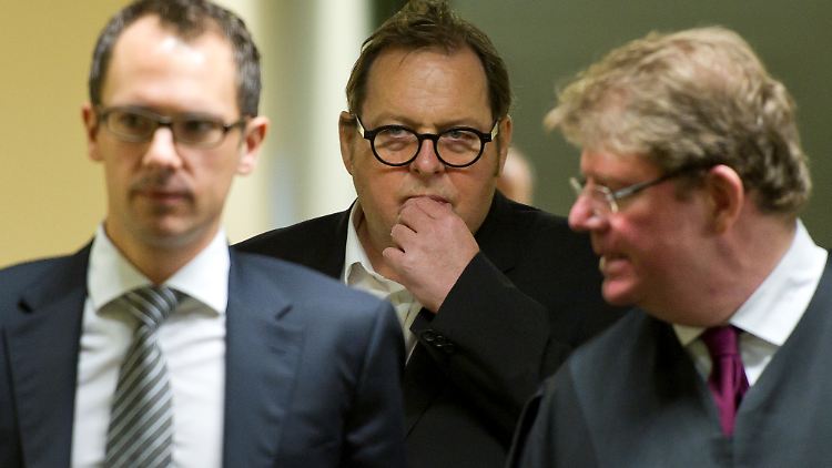 Ottfried Fischer erscheint in München vor Gericht.