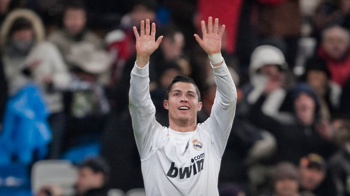 "Aaaaaaalleeeeeee Finger fliegen hoooooooch" - Ronaldo übt schon mal die Kinderbelustigung.