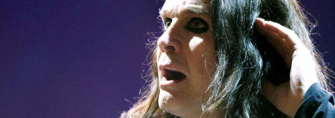 Ozzy Osbourne stellt auf seiner Europatour seinen Ruf als Pausenclown der Rockmusik unter Beweis.