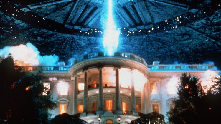 Nochmal Roland Emmerich: In "Independence Day" greifen Aliens die Erde, will sagen: die USA an, sie haben aber nicht mit Will Smith gerechnet.