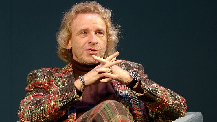 Der Vorteil: Beim Radio sieht keiner Thomas Gottschalks Anzüge.