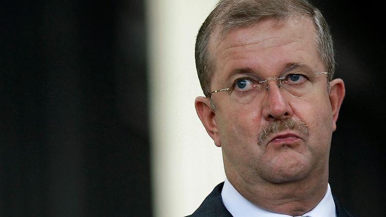 "Hab Lob und Tadel stets verteilt, kaum jemand ist mir je enteilt."