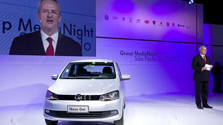 VW-Chef Winterkorn stellte im Oktober im brasilianischen Sao Paulo einem zweitürigen Novo Gol vor.