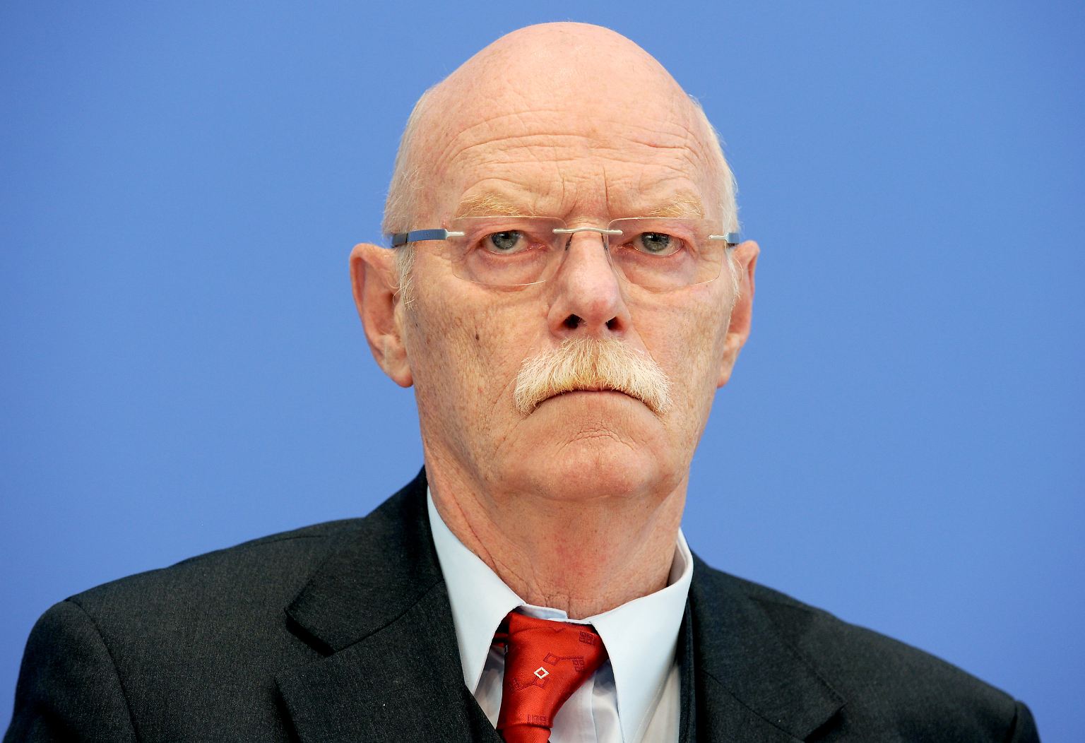 Peter Struck war ein Sozialdemokrat, der sowohl in seiner eigenen Partei als auch von politischen Gegnern geachtet und geschätzt wurde. 