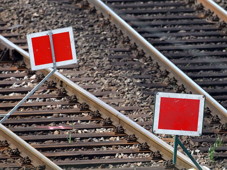 Kommt ein Zug 60 Minuten später an, müssen Bahnunternehmen in der EU gemäß der Verordnung dem Kunden 25 Prozent des Fahrpreises erstatten.
